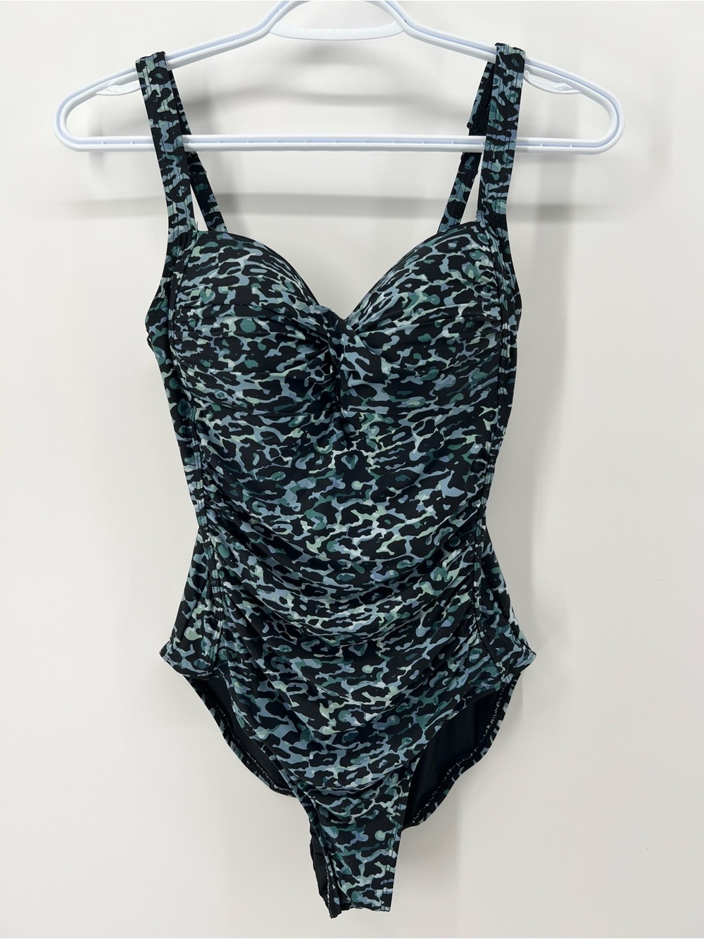 Nip Tuck Swim Women’s US 6 / CAD 8 Teal Camo-Print One-Piece Swimsuit